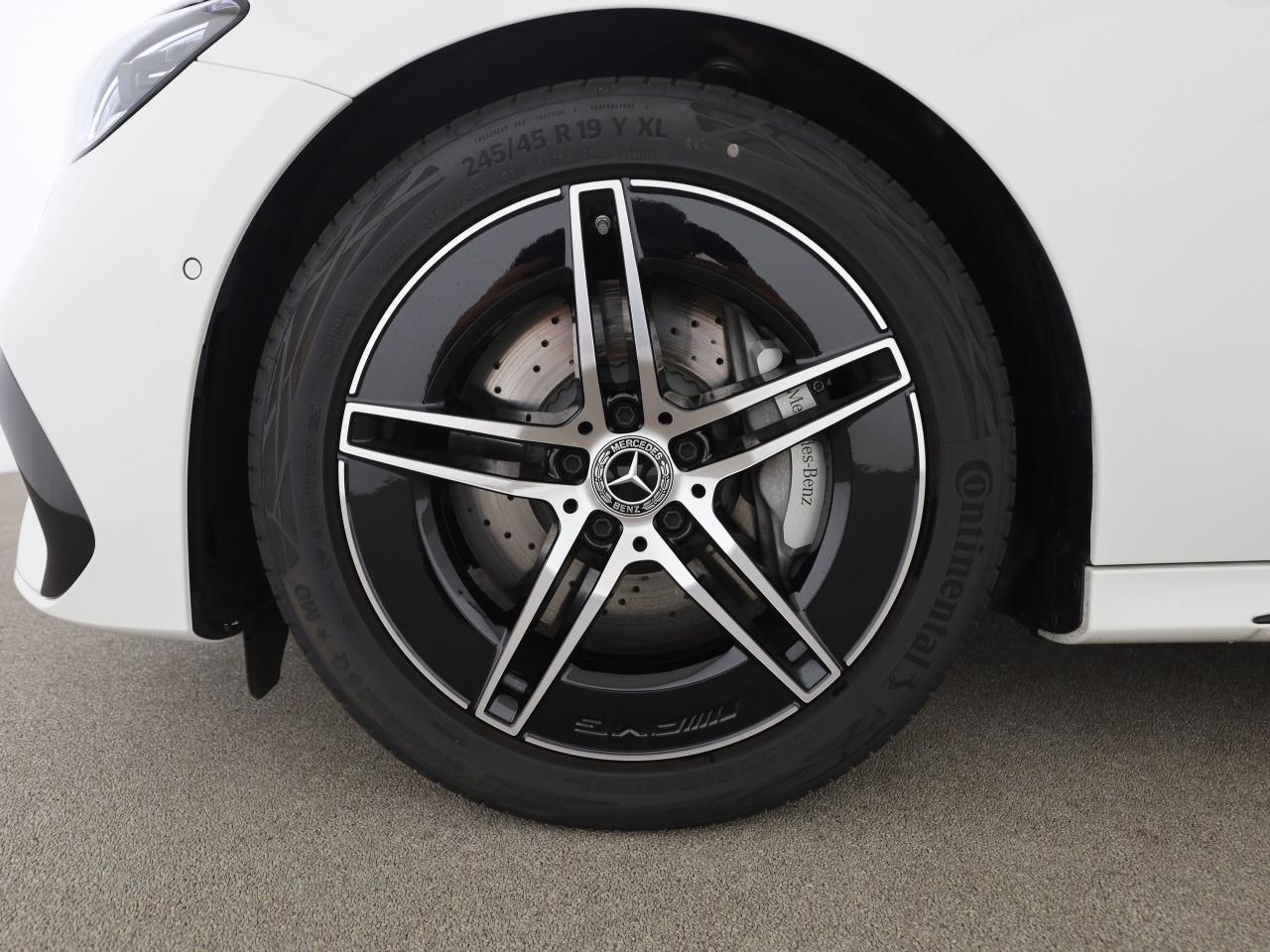 Mercedes-Benz E 220 d T AMG Digital Light Night Burmester MBUX