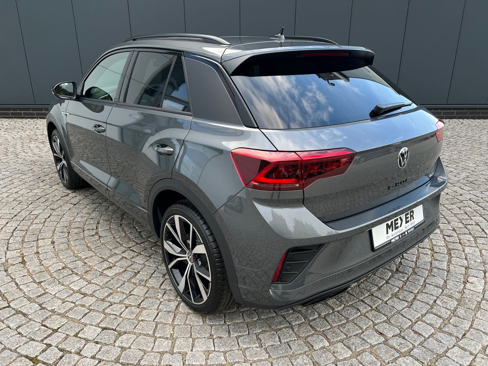 Fahrzeugabbildung Volkswagen T-Roc R-Line 2.0 TSI DSG 4MOTION *AHK, IQ.Light,