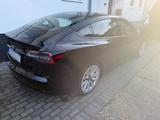 Tesla Model 3 HA | 1. Hand | Avilo Zertifiziert - gebrauchte Tesla Model 3 aus dem Jahr 2023