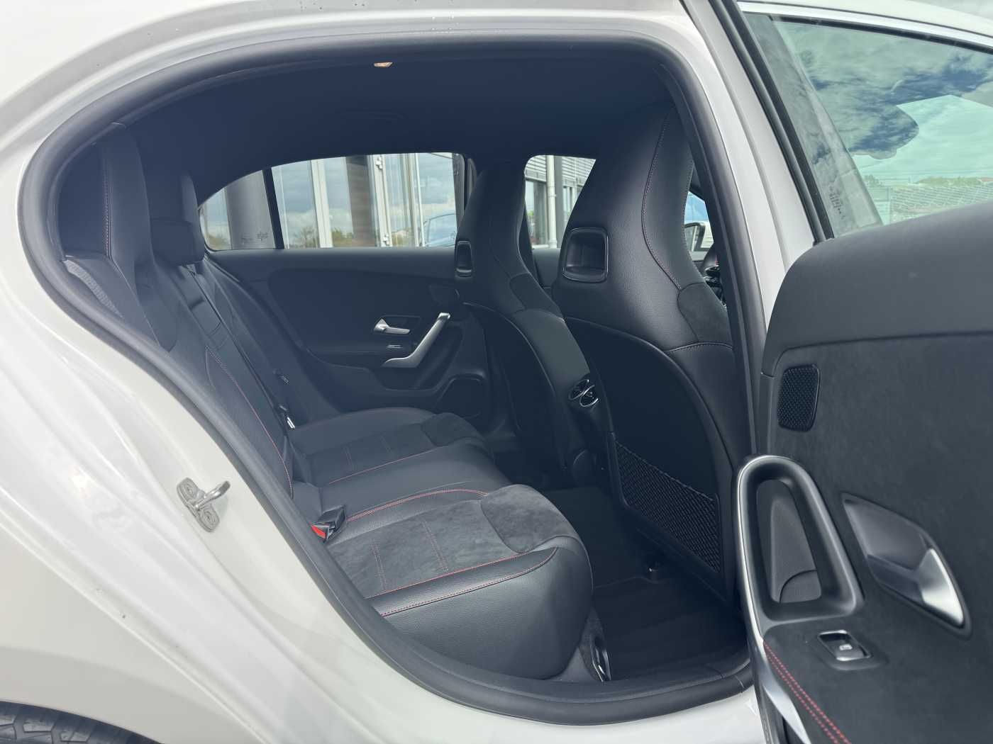 Fahrzeugabbildung Mercedes-Benz A 200d AMG+AHK+Ambiente+RFK+MBUX+LED+IHC
