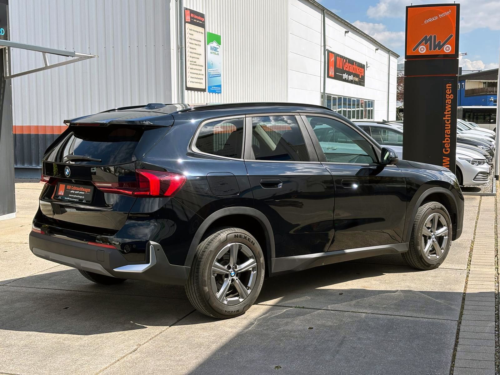 Fahrzeugabbildung BMW X1 sDrive 18i Steptr. ACC KAM PDC LED NAV AHK