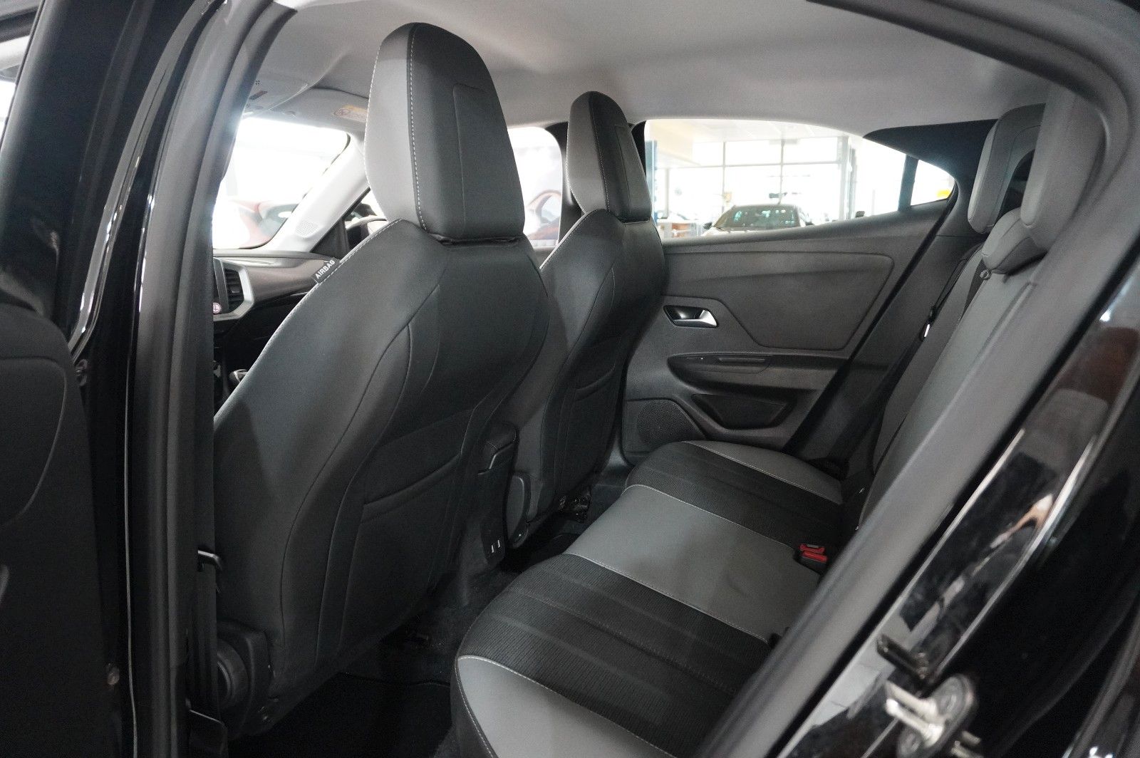 Fahrzeugabbildung Opel Mokka ELEGANCE 1.2T NAVI/LED/KAMERA/SPORT/SH/DAB