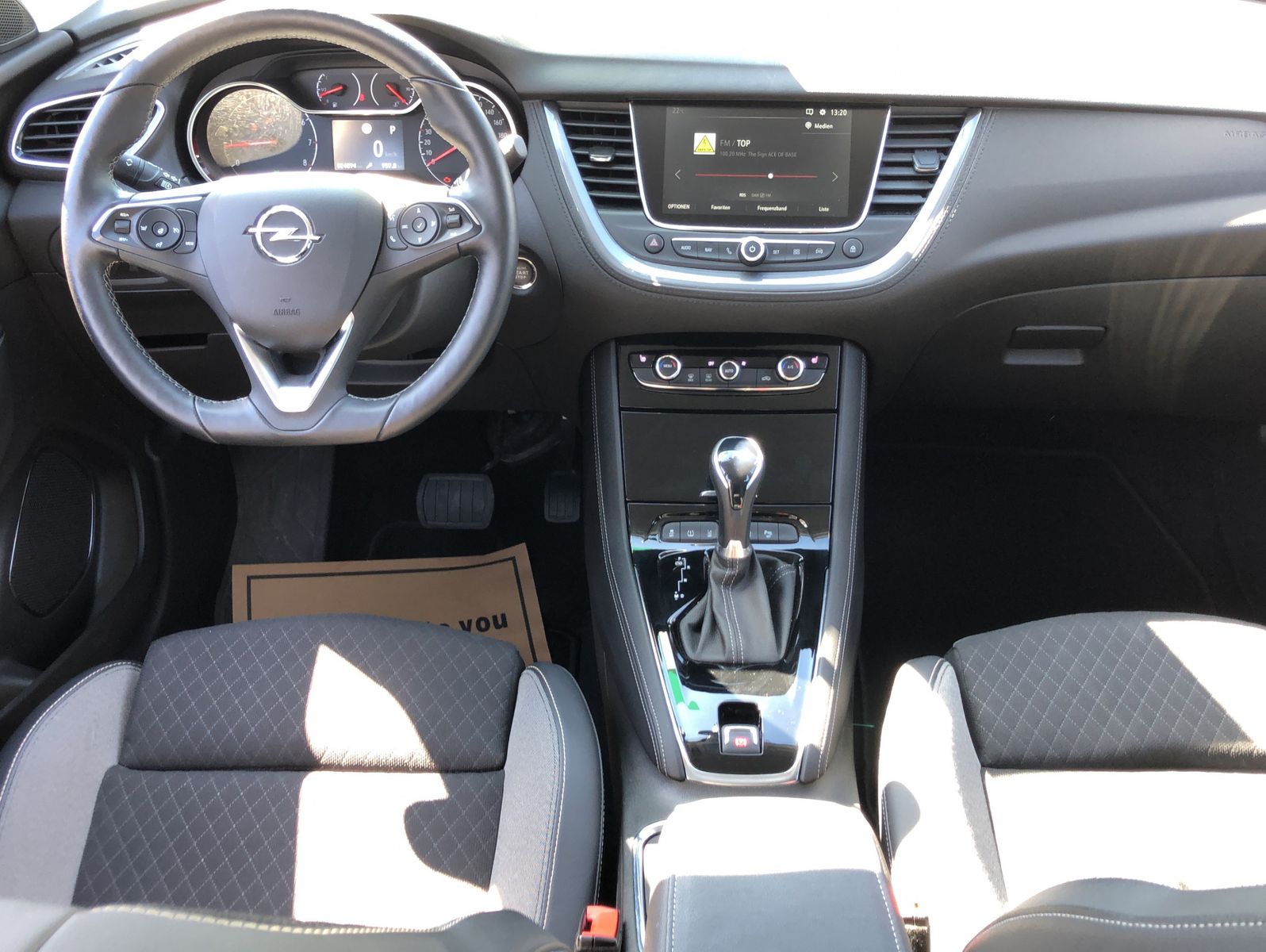 Fahrzeugabbildung Opel Grandland Elegance