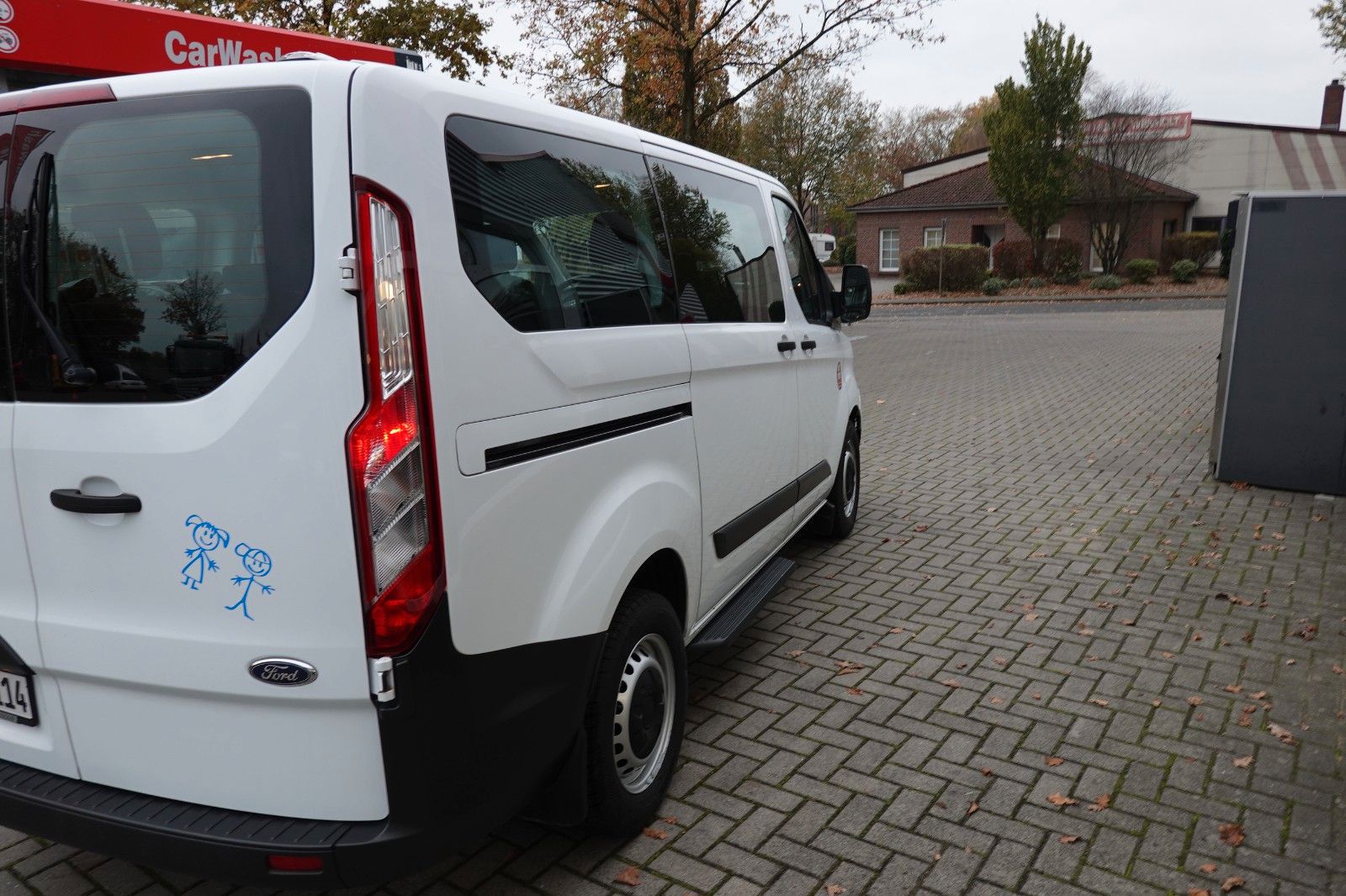 Fahrzeugabbildung Ford Transit/Tourneo Custom 9 Sitzer 320 L1