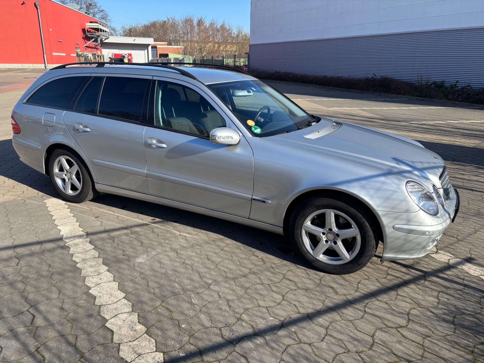 Mercedes-Benz E200 2005 — photo 7
