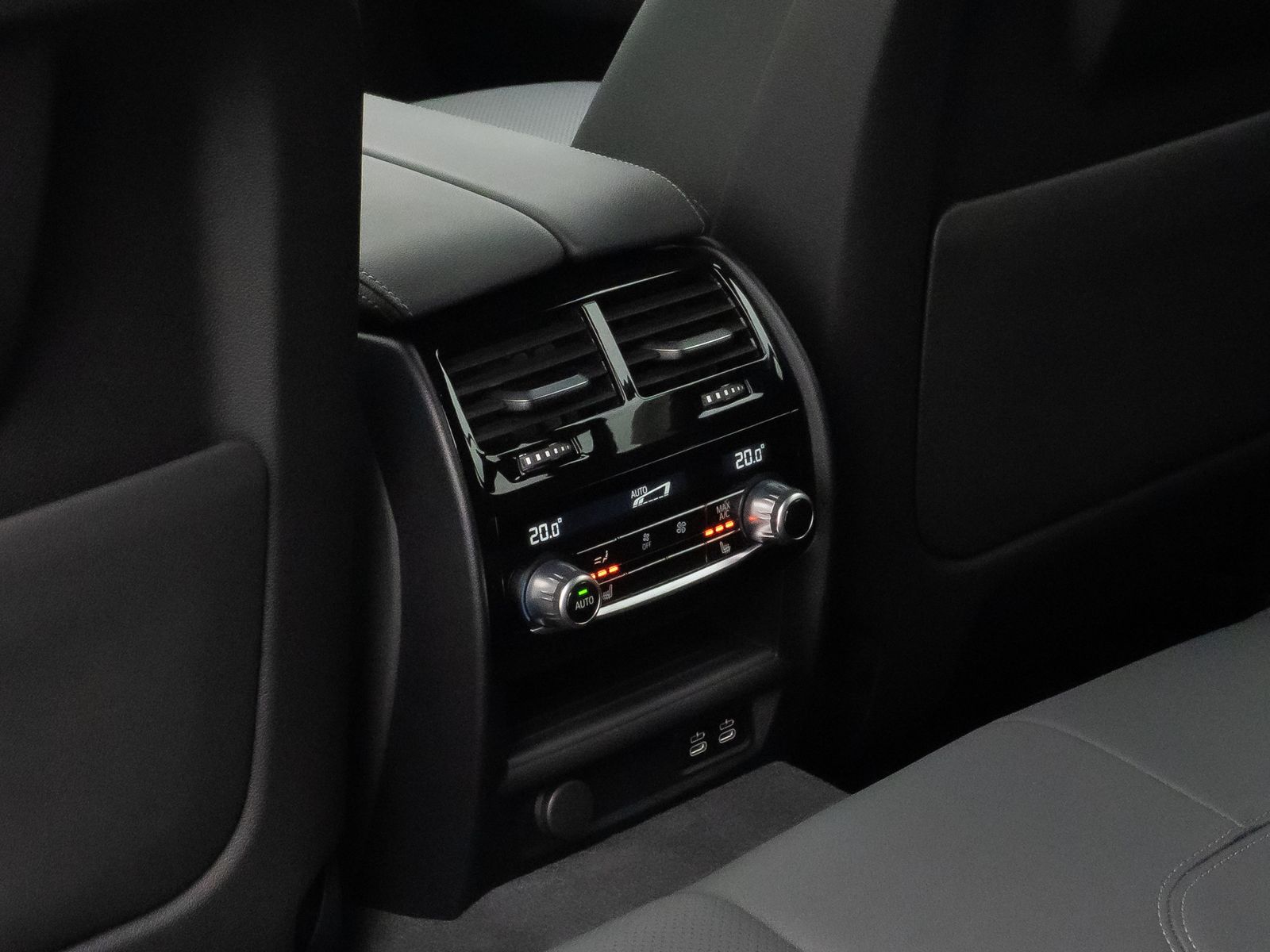 Fahrzeugabbildung BMW 520d xD M Sport Kamera HUD DAB 4xKlima Alarm AHK