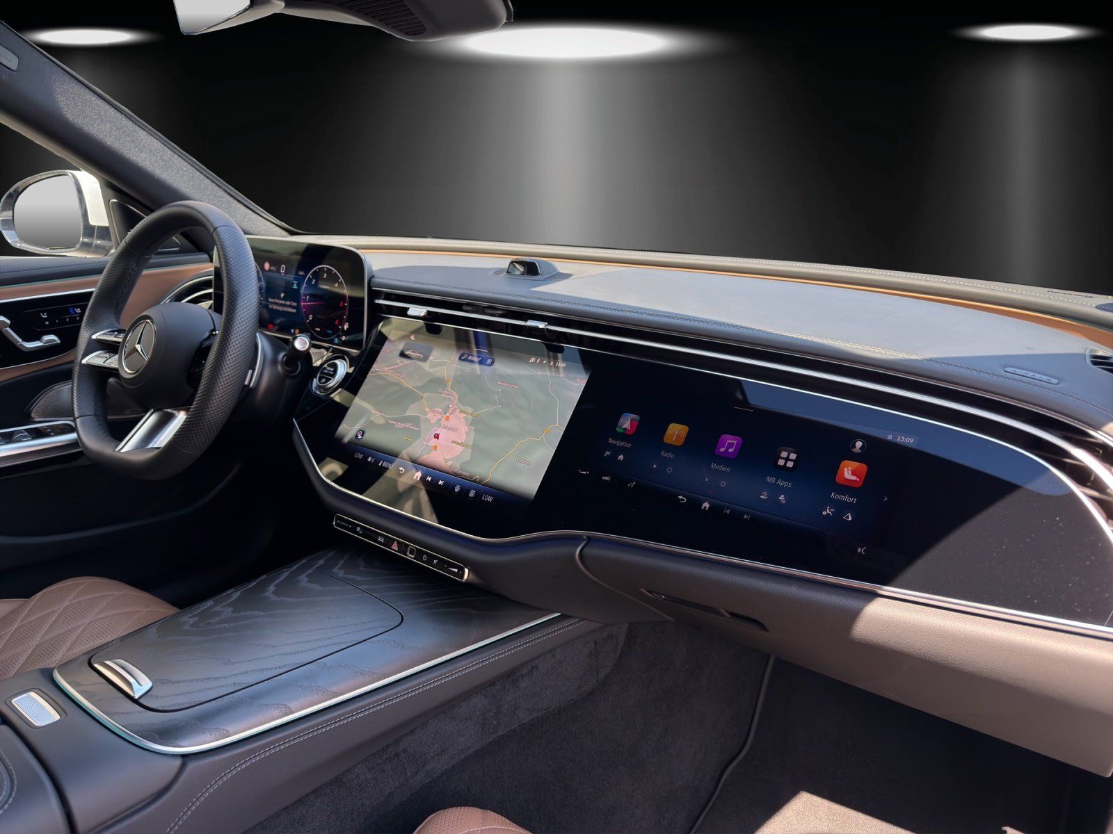 Fahrzeugabbildung Mercedes-Benz E220d AMG Prem HYPER FahrAssi HAL Sitzklim AIRMA