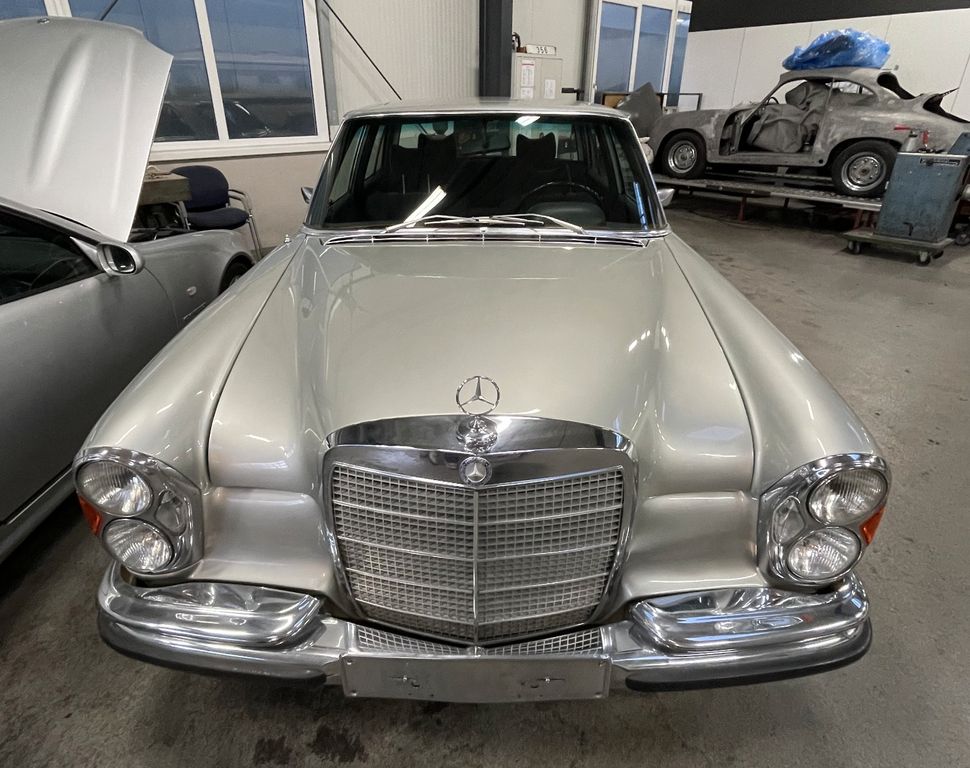 Mercedes-Benz 300