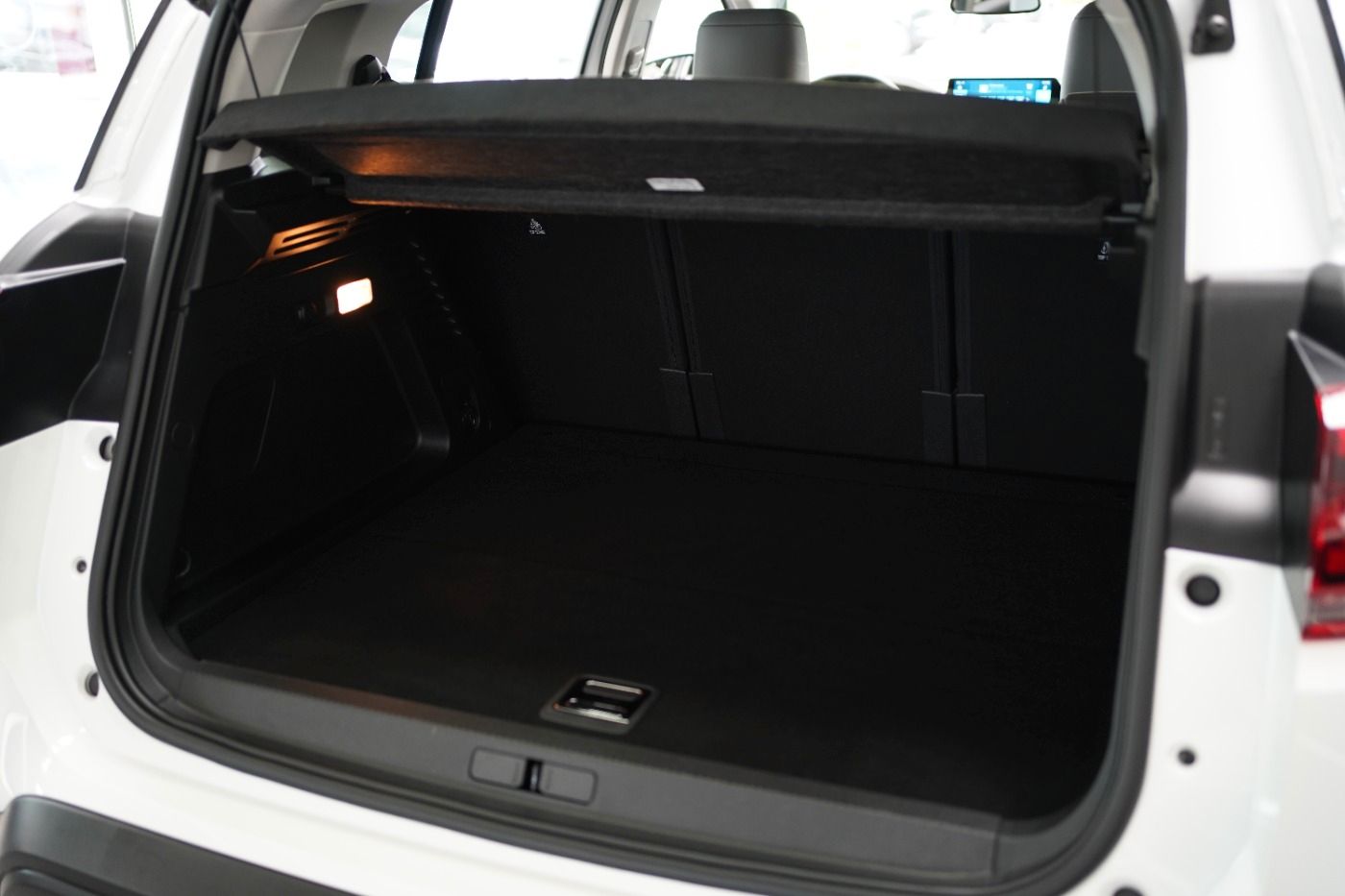 Fahrzeugabbildung Citroën C5 Aircross Plug In Hybrid 225 C-Series Navi DAB