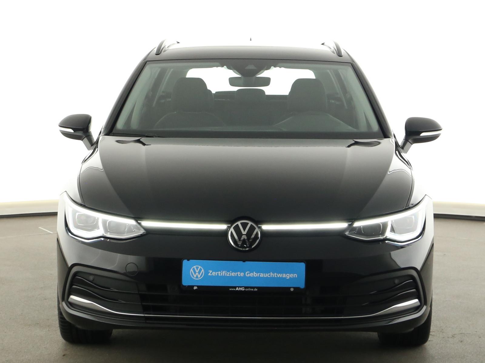 Volkswagen Golf VIII Variant 1.5 eTSI DSG Style  LED Navi A