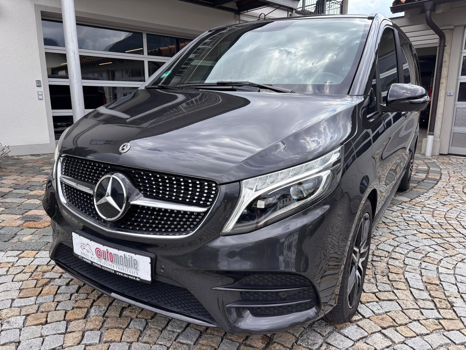 Mercedes-Benz V300 d AMG|Pano|Burmester|Distronic|AHK|360°19"