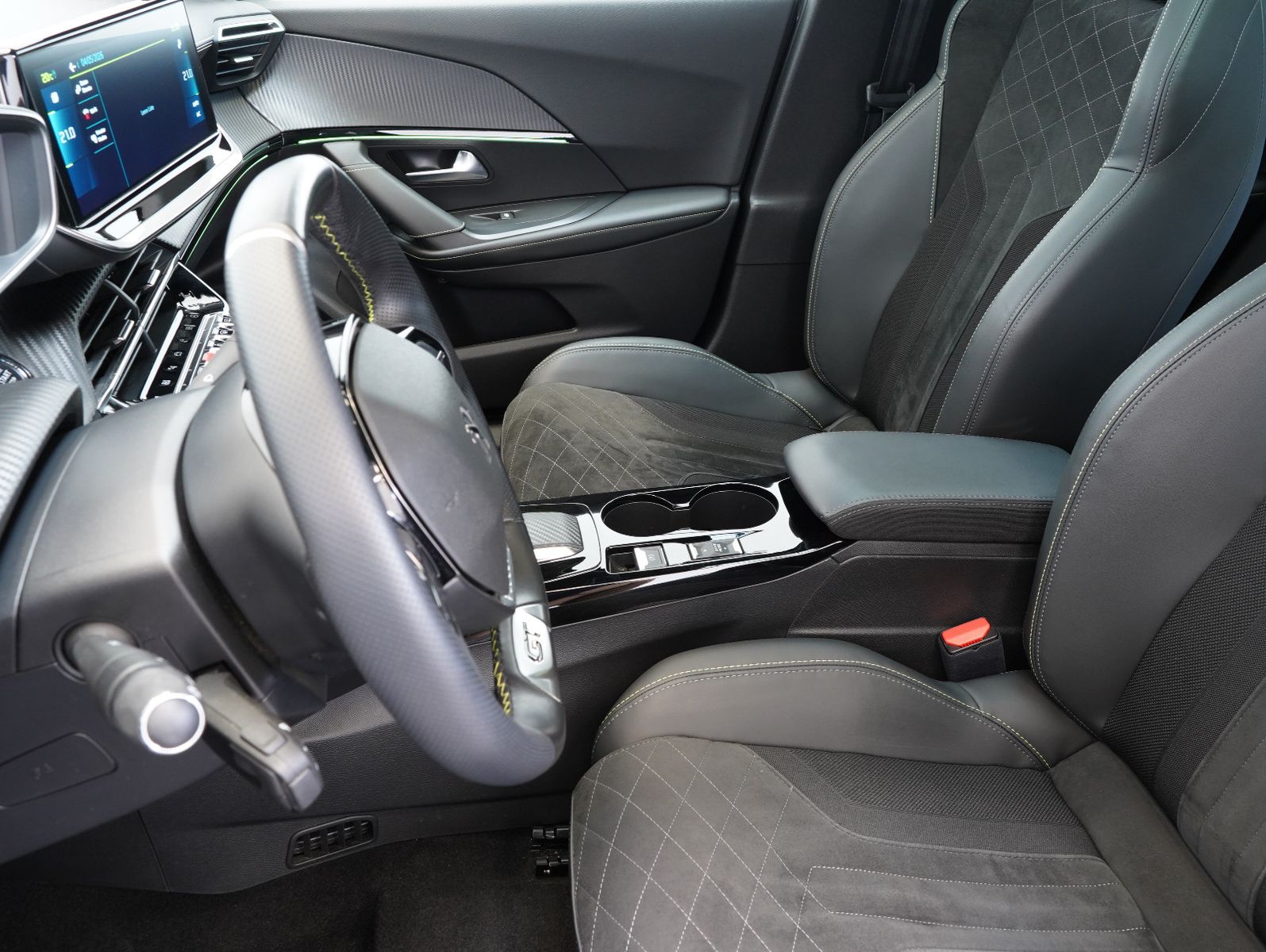 Fahrzeugabbildung Peugeot e-2008 GT Pack LED/ACC/PANORAMA
