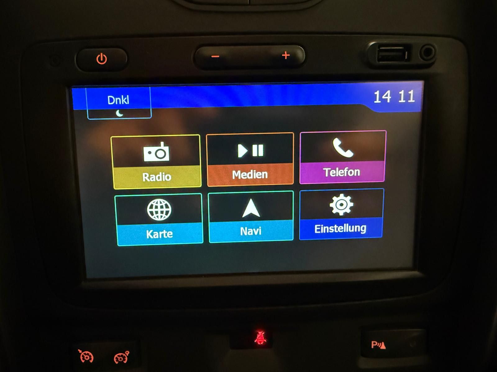 Fahrzeugabbildung Dacia Duster I Laureate /8.FACH BEREIFT/NAVI/KLIMA/AHK