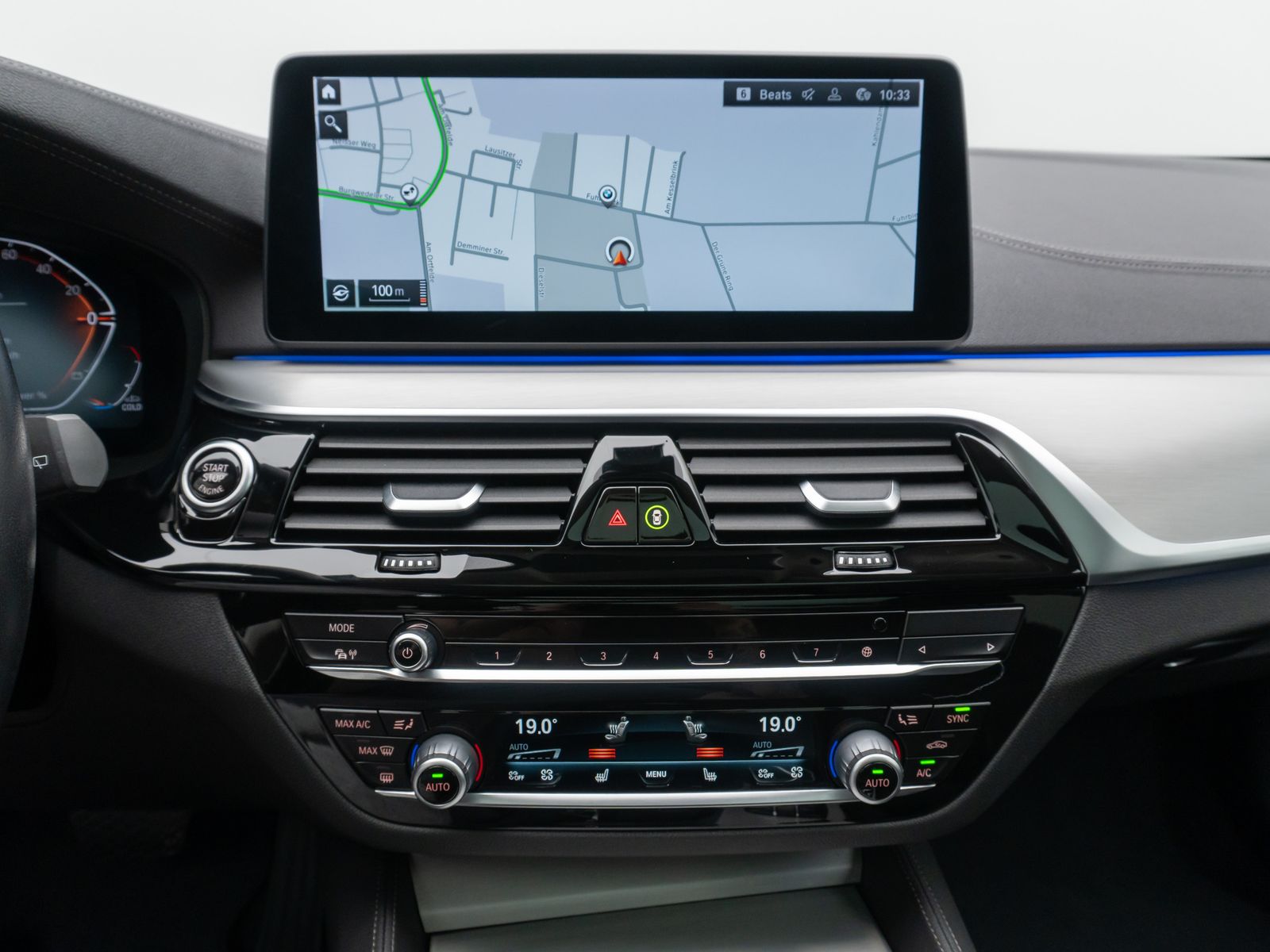 Fahrzeugabbildung BMW 540i xD Luxury Line ACC DispKey DAB Panorama HUD