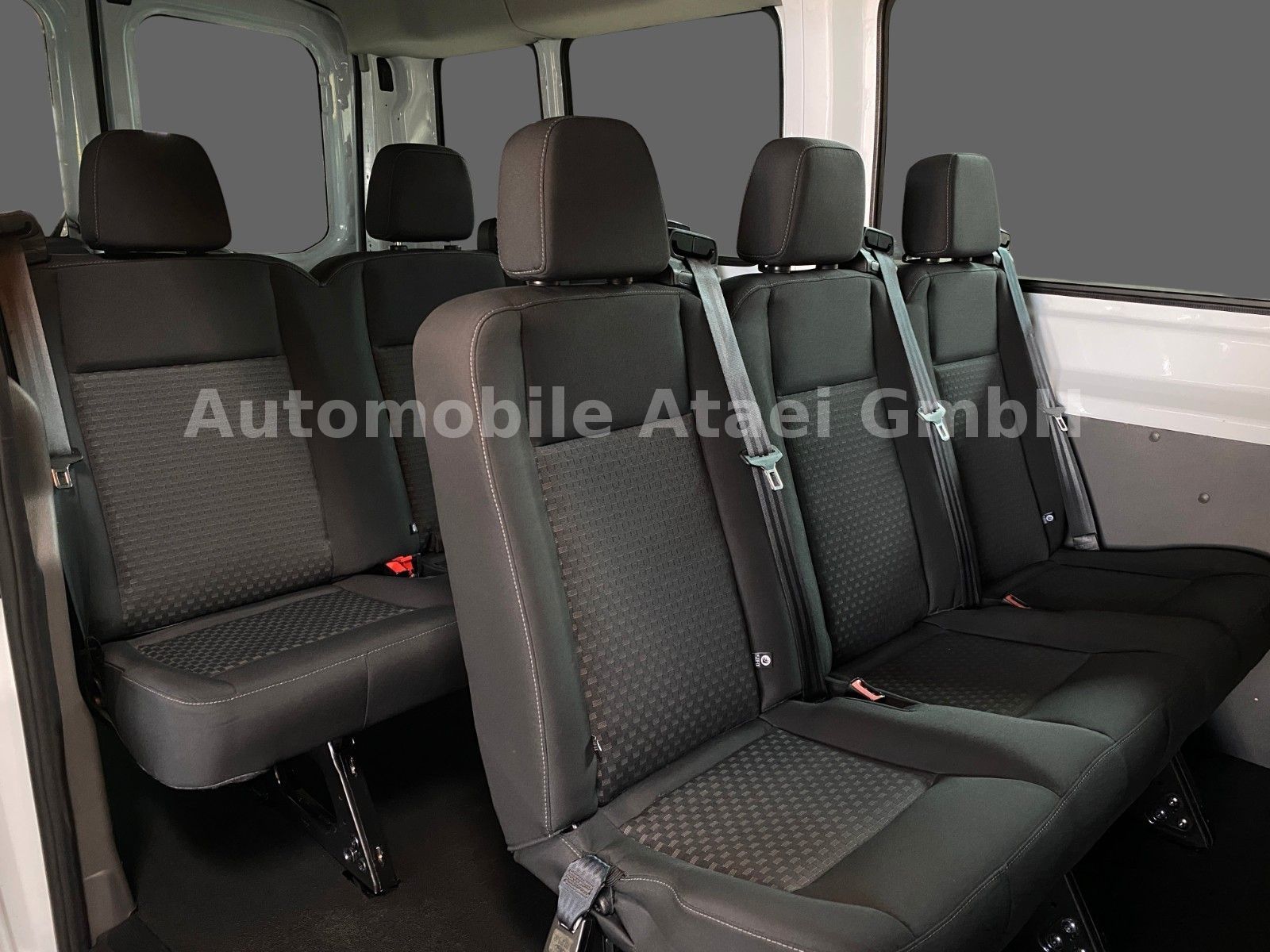 Fahrzeugabbildung Ford Transit 350 L3H2 *Automatik* 9-SITZE+NAVI (3047)