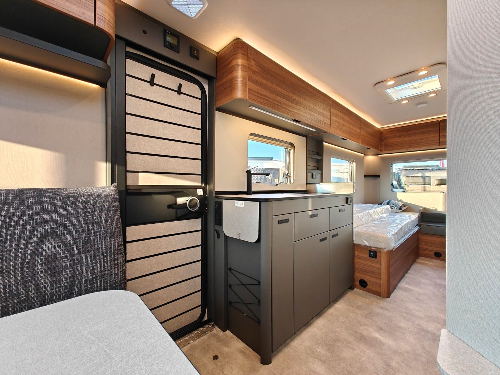 Fahrzeugabbildung HYMER / ERIBA / HYMERCAR Novaline 495 - MESSE-NEUHEIT 2026! -