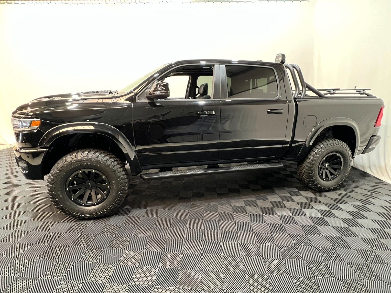 Fahrzeugabbildung Dodge RAM 1500 Laramie Sport 3.0L RTR Umbau