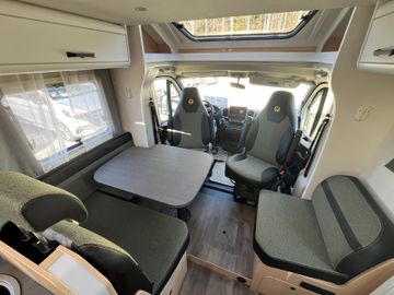 Sunlight Adventure T 68 Hubbett SATTV Digital Solar