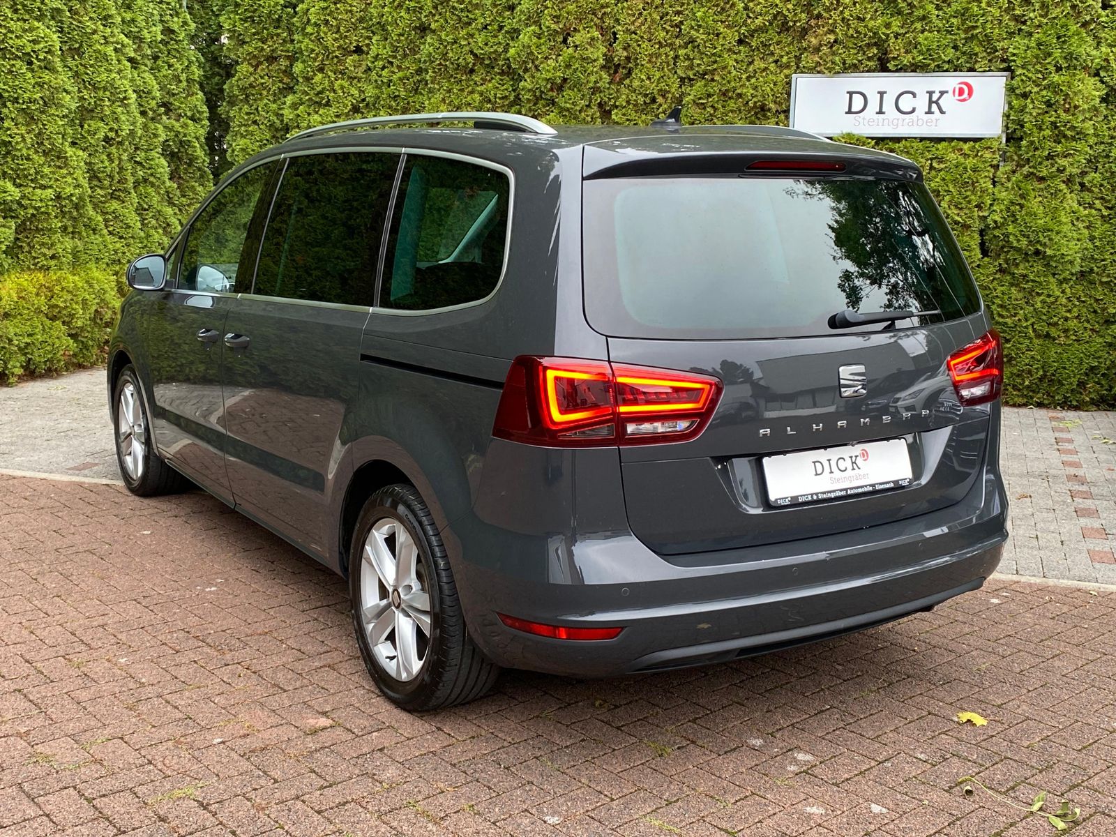 Fahrzeugabbildung SEAT Alhambra 2.0 TDI Xcellence XEN+NAV+AHK+ACC+SHZ+