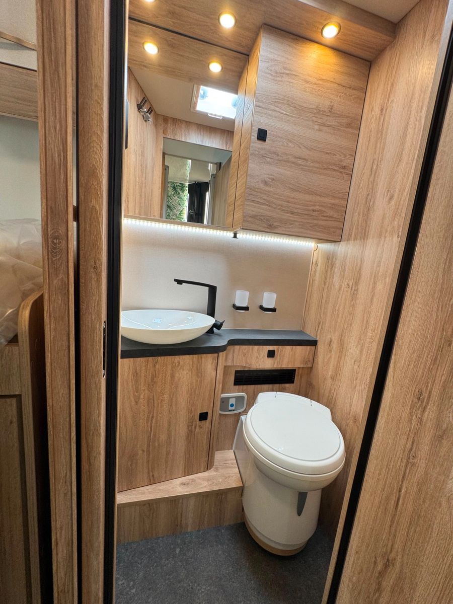 Fahrzeugabbildung Eura Mobil Integra Line 726 EF GT Delta / Hubstützen