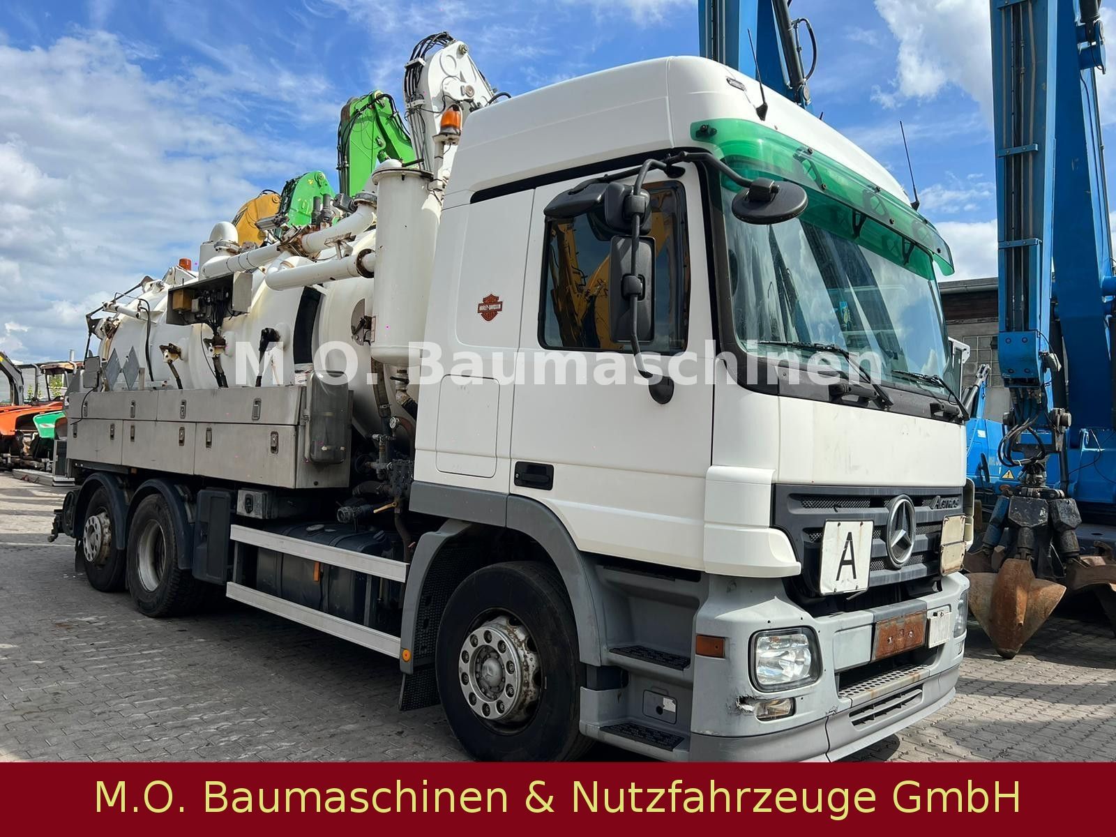 Fahrzeugabbildung Mercedes-Benz Actros 2541 / Saug- & Spühlwagen / 14.000 L /ADR