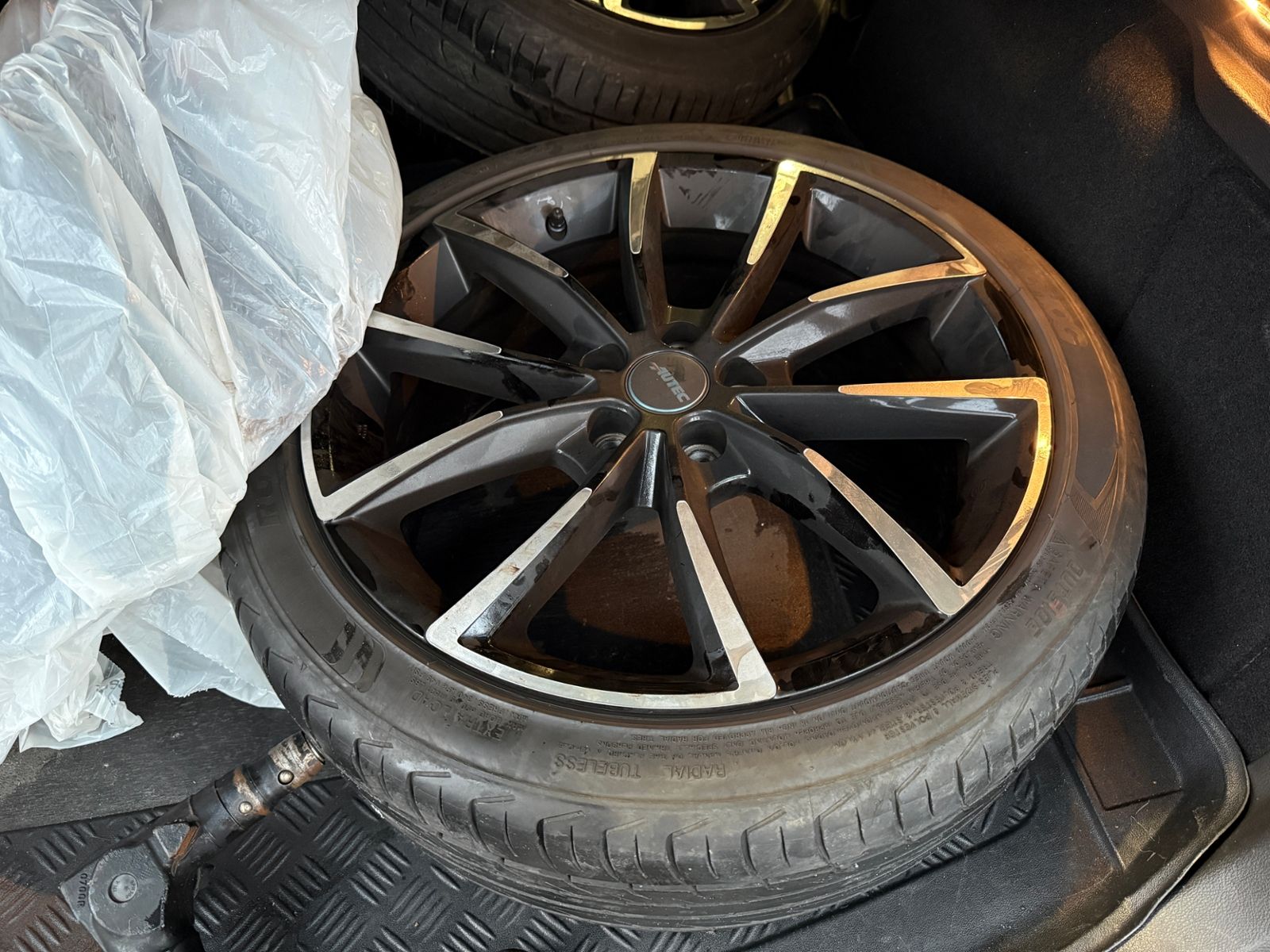 Fahrzeugabbildung Ford Focus Turnier Business KLIMA NAVI ALU