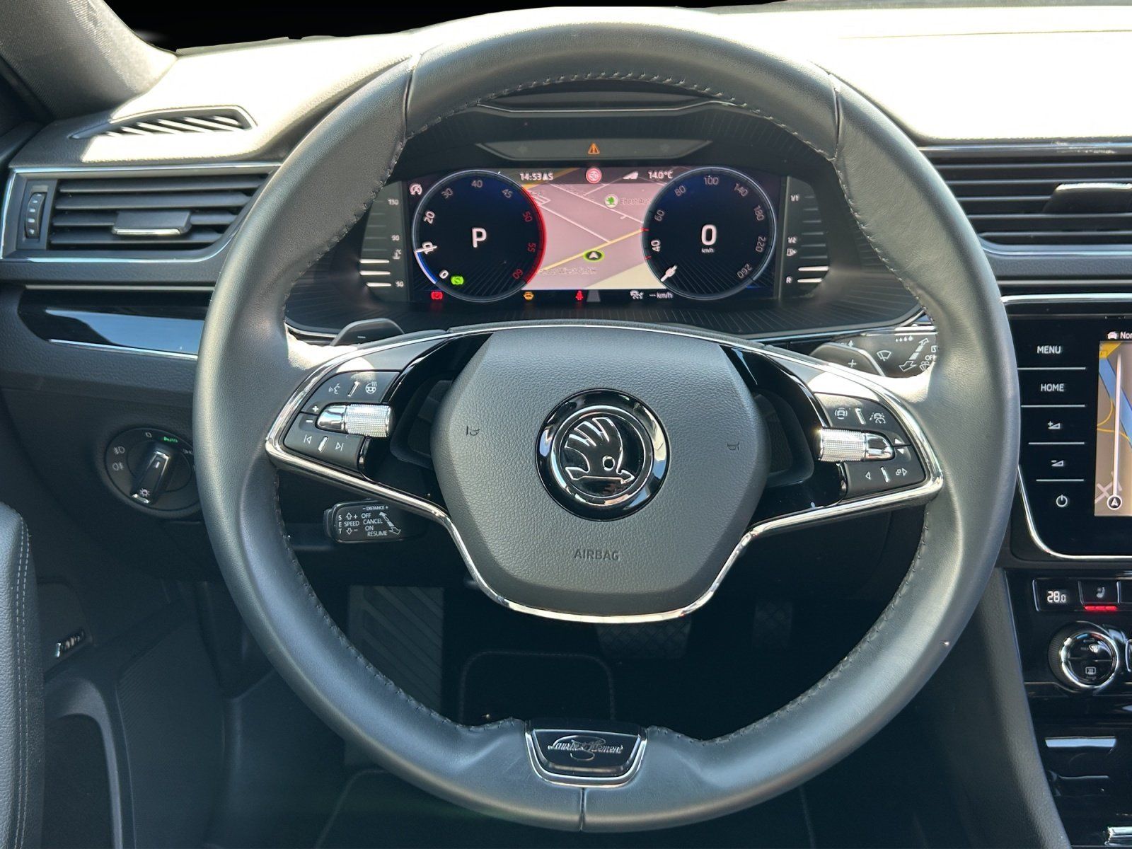 Fahrzeugabbildung SKODA Superb Combi 2.0 TDI L&K 4x4/ACC/360°CAM/VIRTUAL