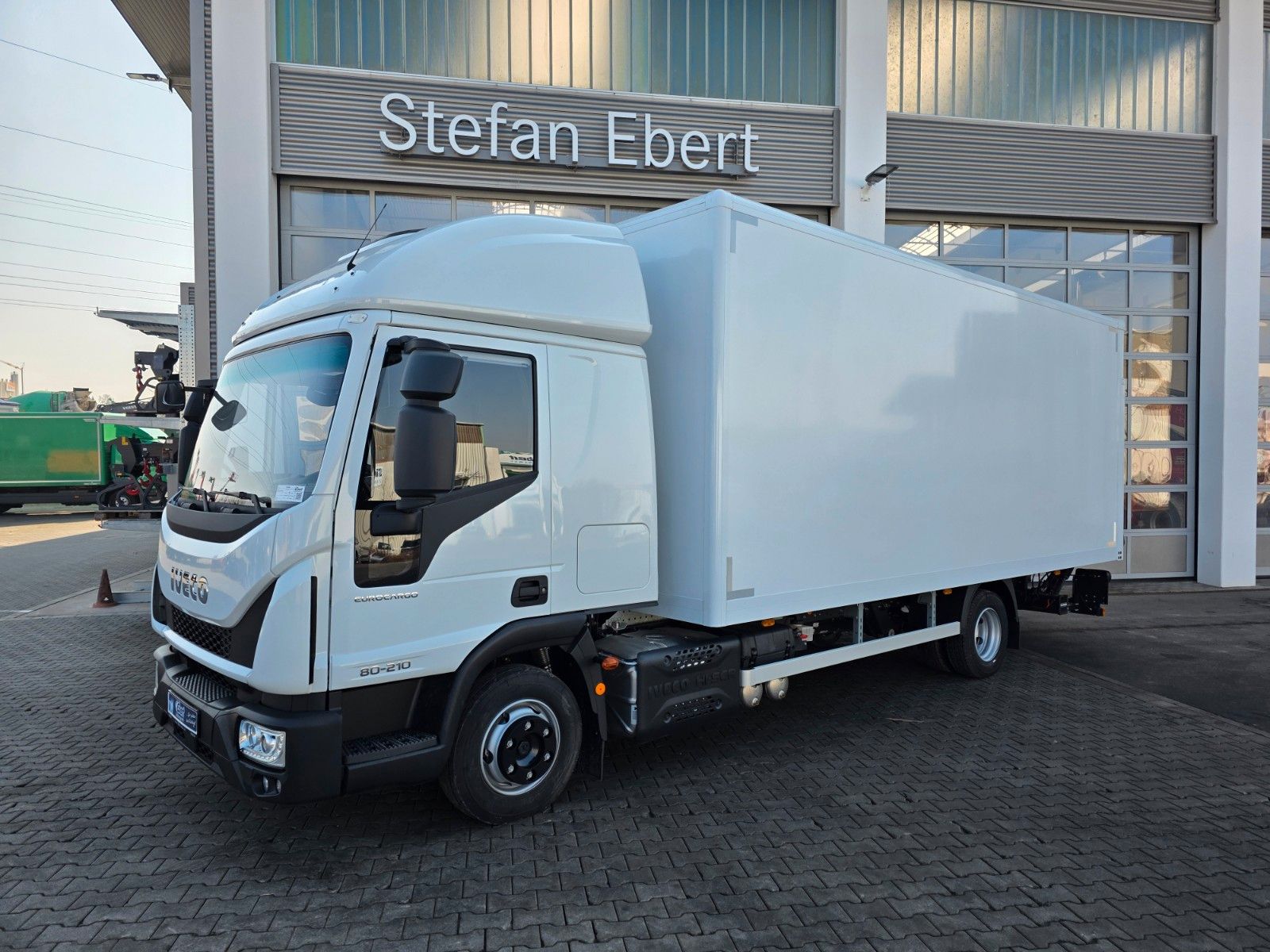 Fahrzeugabbildung Iveco Eurocargo ML80E21/P LBW 1.000kg L-Haus
