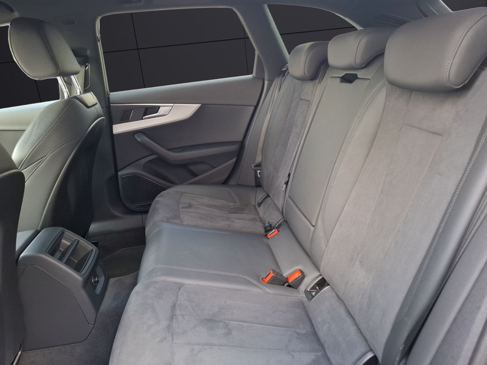 Fahrzeugabbildung Audi A4 Avant 35 TDI advanced S-tronic Navi AVC HUD B