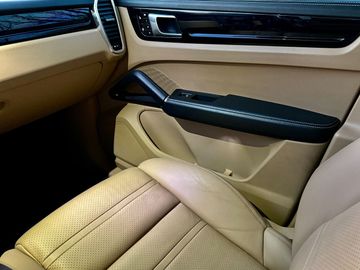 Porsche Cayenne - 12