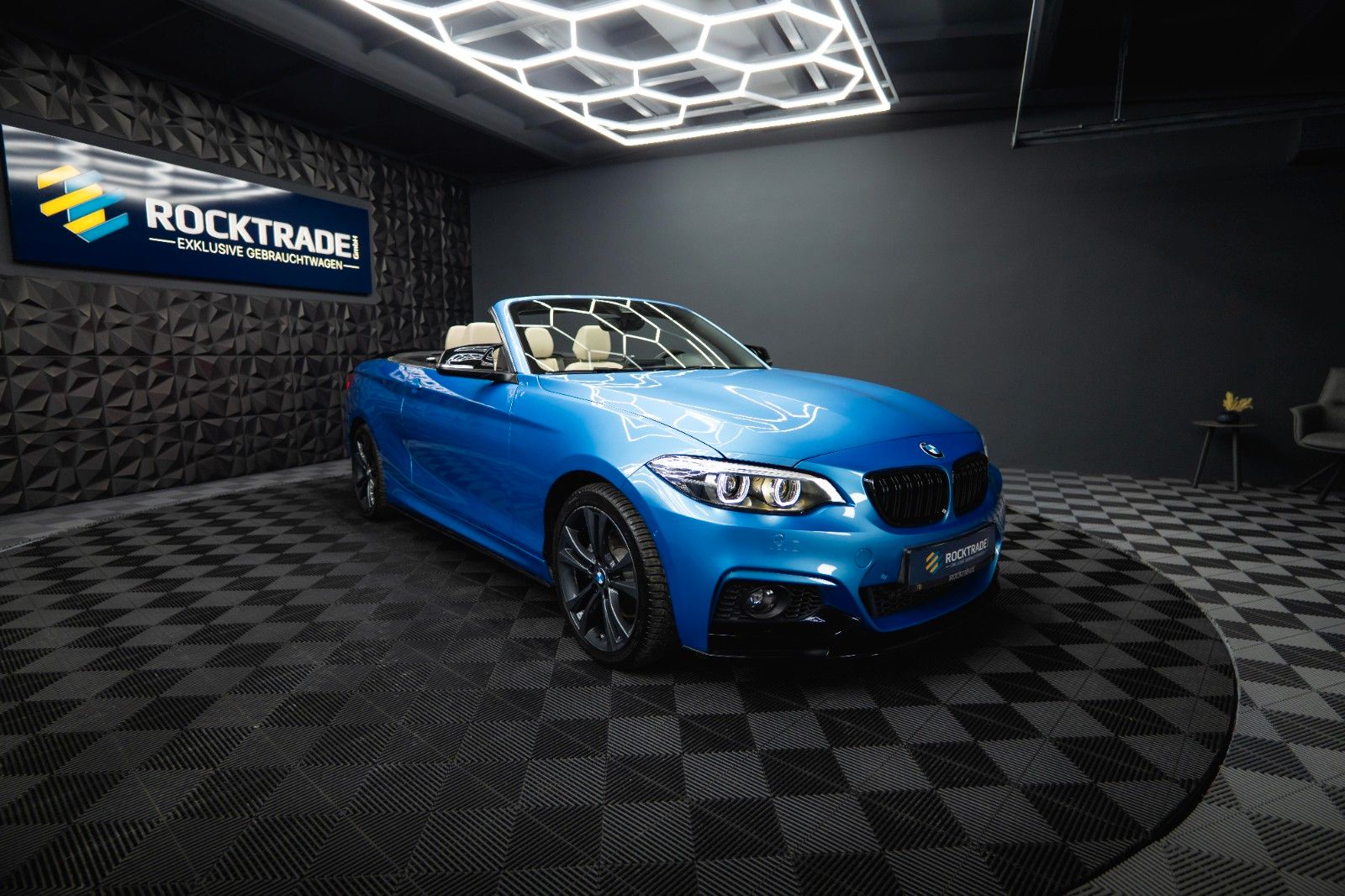 Fahrzeugabbildung BMW 230i Cabrio M-Sport Performance Shadow Line LED