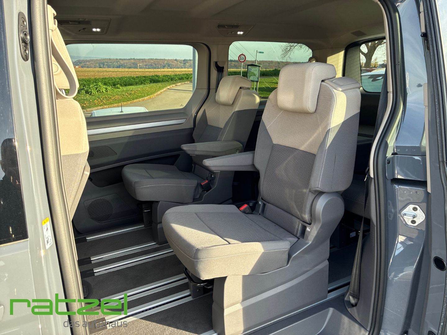 Fahrzeugabbildung Volkswagen T7 Multivan Goal LÜ AHK+ACC+LED+Navi+7 Sitze