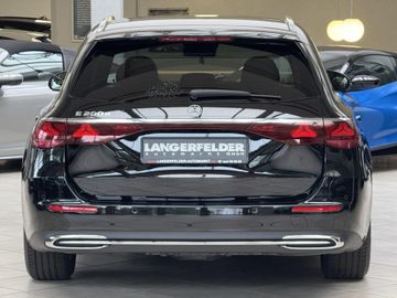Mercedes E 200 - 4