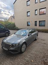 Mercedes-Benz E 220 d T Autom. -