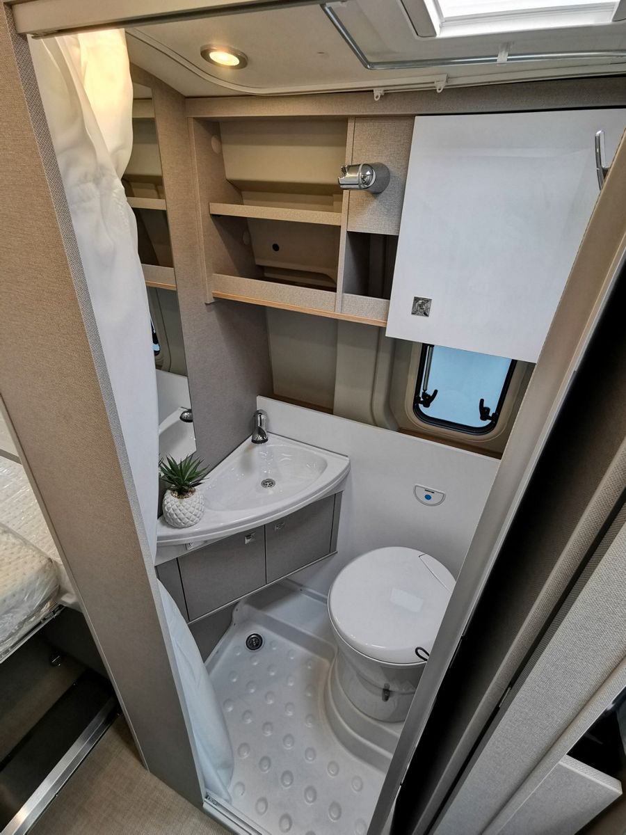 Fahrzeugabbildung Bürstner Delfin Limited C 621 - SIE SPAREN 19.253 € !!!