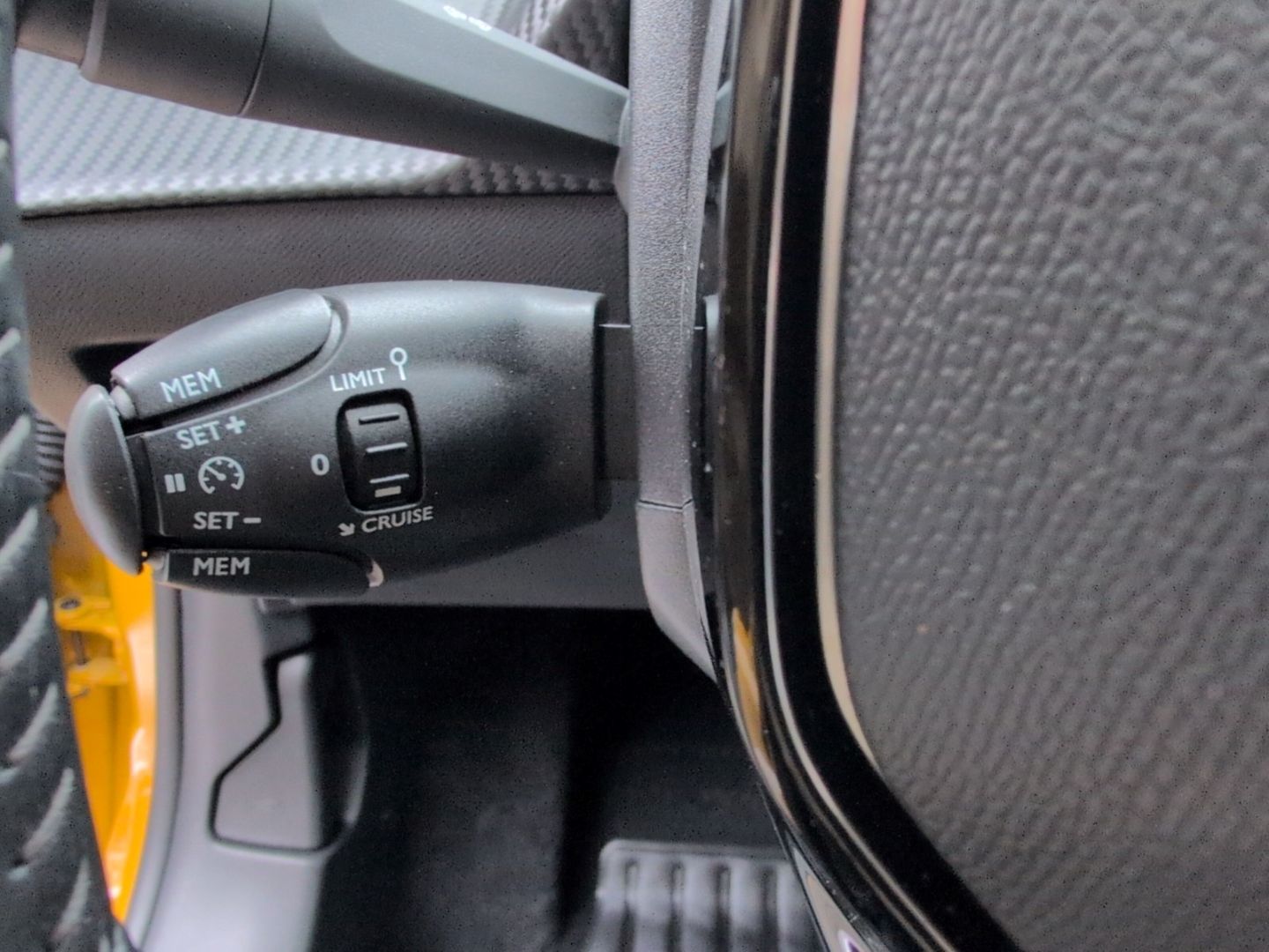 Fahrzeugabbildung Peugeot 208 Active Pack Elektromotor     136  CarPlay