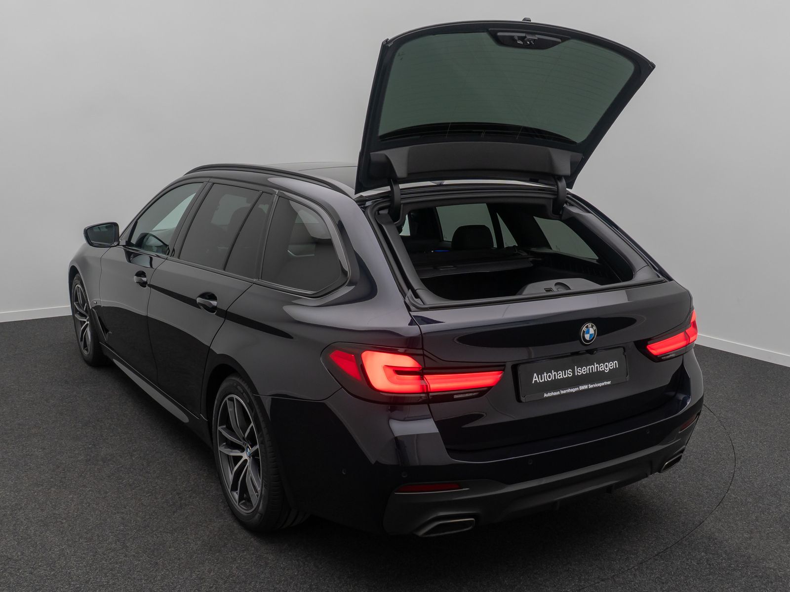 Fahrzeugabbildung BMW 530d M Sport DAB Laser AHK 4xKlima HUD Panorama