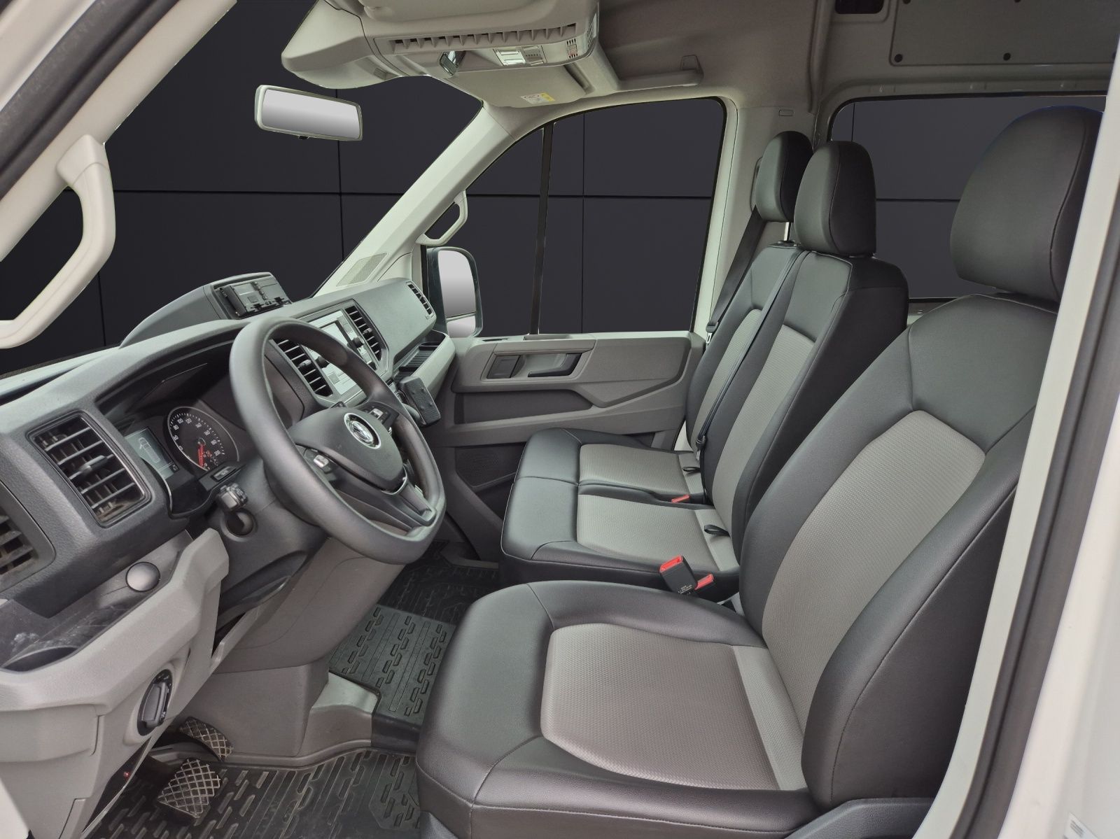 Fahrzeugabbildung Volkswagen Crafter 50 DSG LR HD 9-Si Rollstuhllift Trittstu