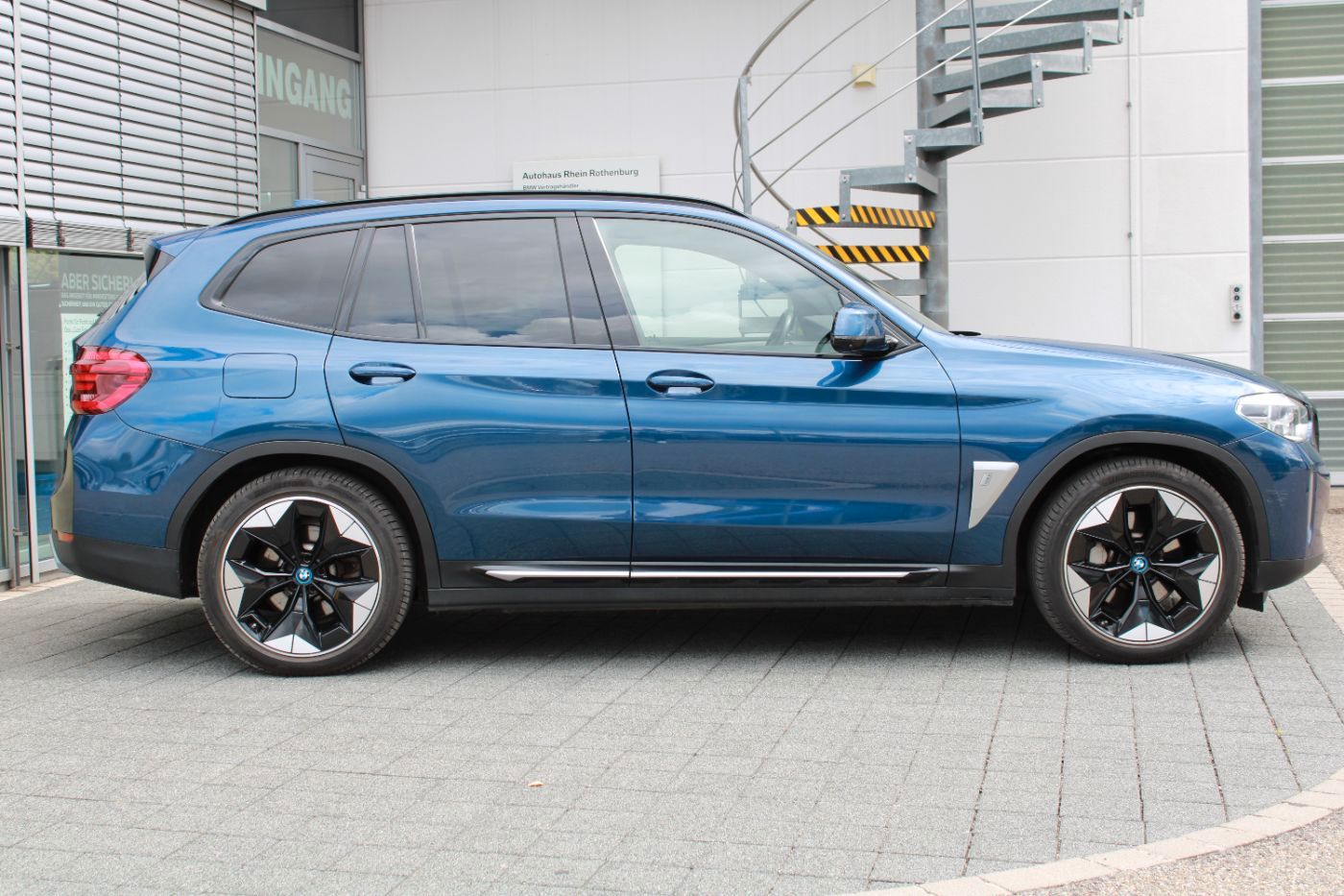 BMW iX3 HUD H&K AHK DAB 360° LED Gestiksteuerung foto 4