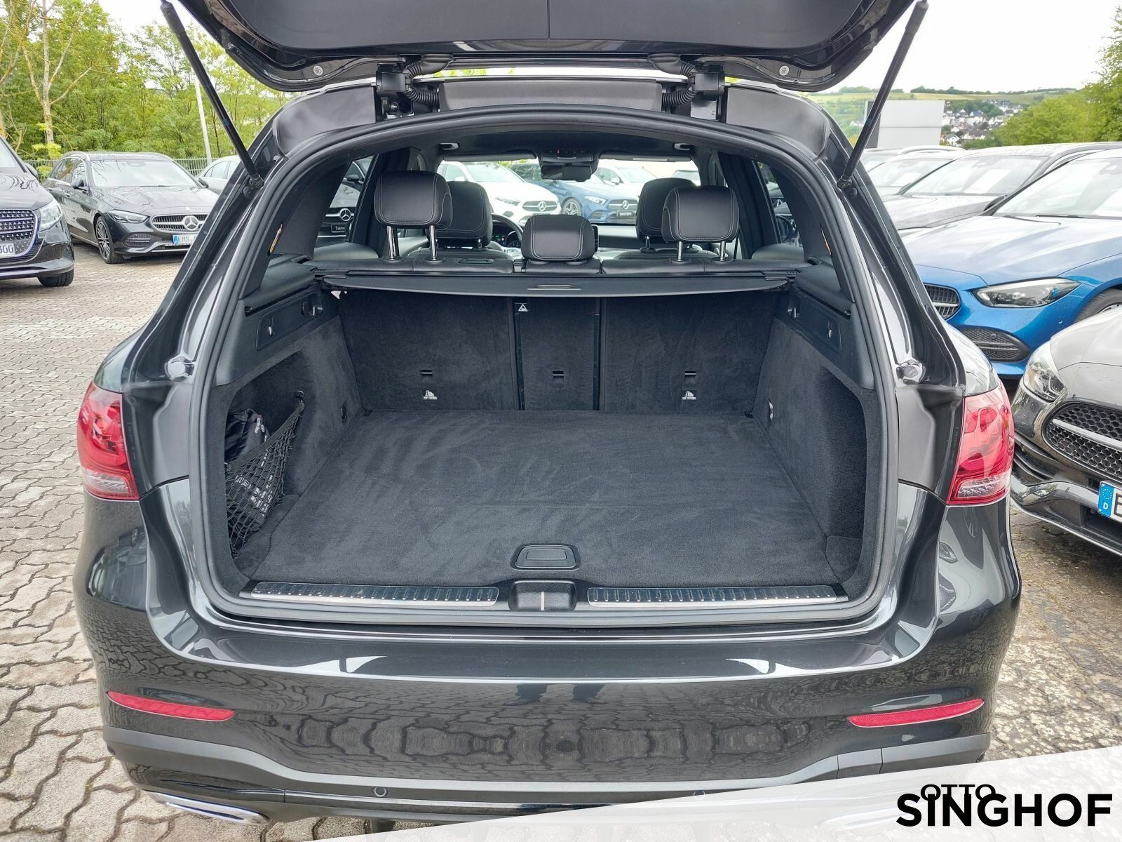 Fahrzeugabbildung Mercedes-Benz GLC 200 AMG Pano+AHK+Distronic+Night+360°+dynLED