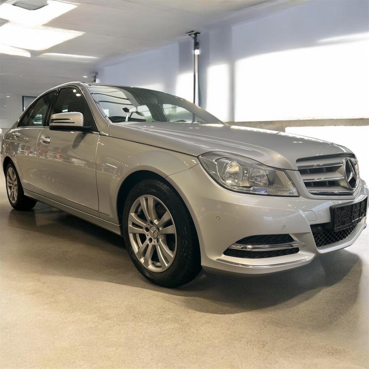 Mercedes-Benz C 180 Limousine CGI BlueEfficiency TÜV NEU Top