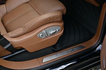 Porsche Cayenne - 11