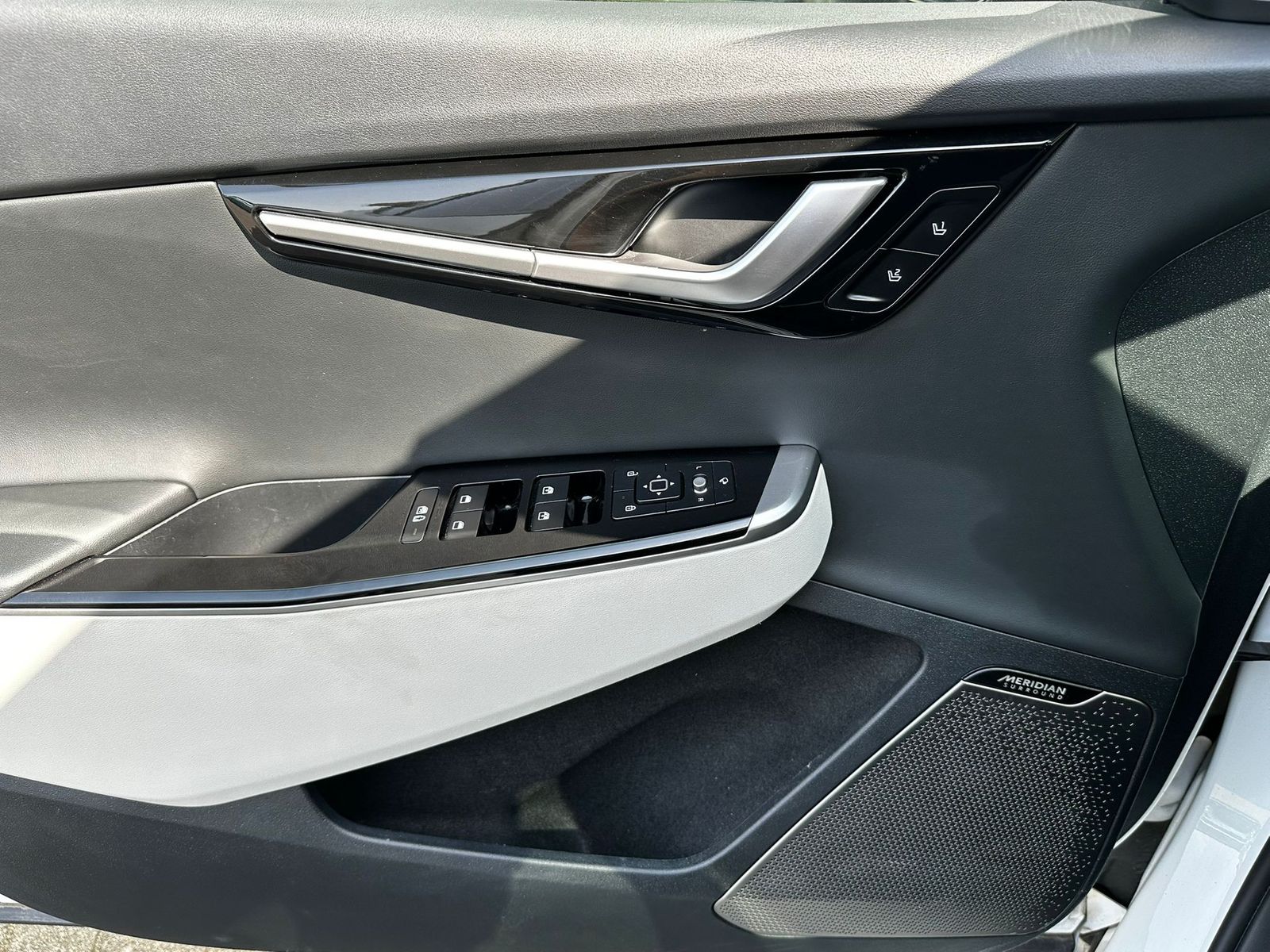 Fahrzeugabbildung Kia EV6 GT-Line 4WD PANO+NAVI+LED+SHZ+HEAD+ACC+360°+