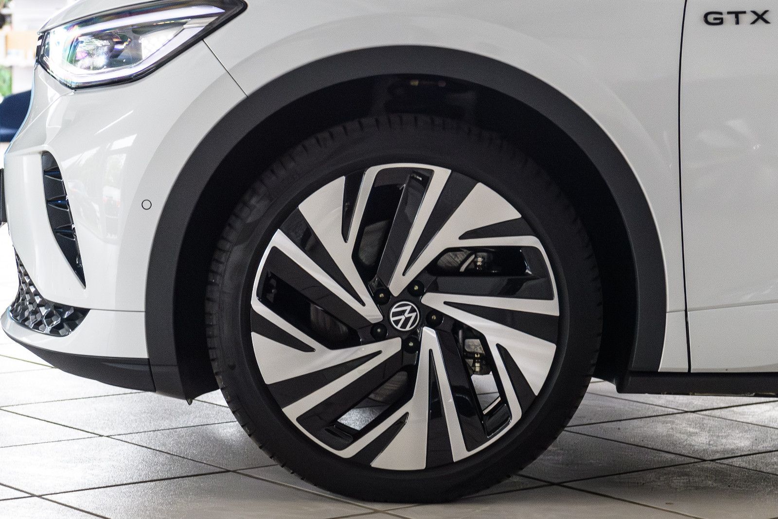 Fahrzeugabbildung Volkswagen ID.4 GTX 4Motion IQ-LIGHT+AHK+WÄPU+KAMERA+HuD+21