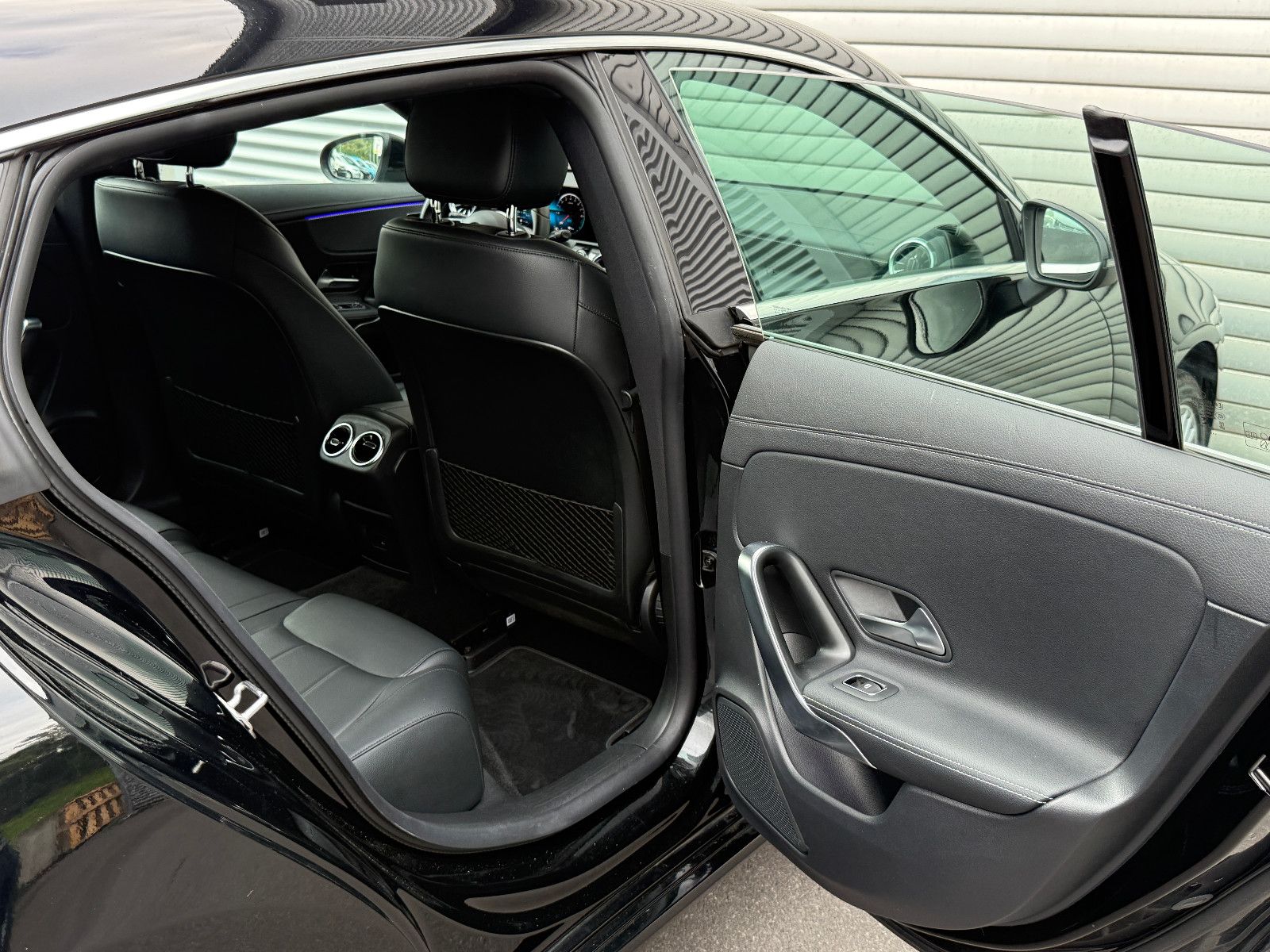Fahrzeugabbildung Mercedes-Benz CLA 250e Shooting Brake Aut Leder Navi LED SHZ