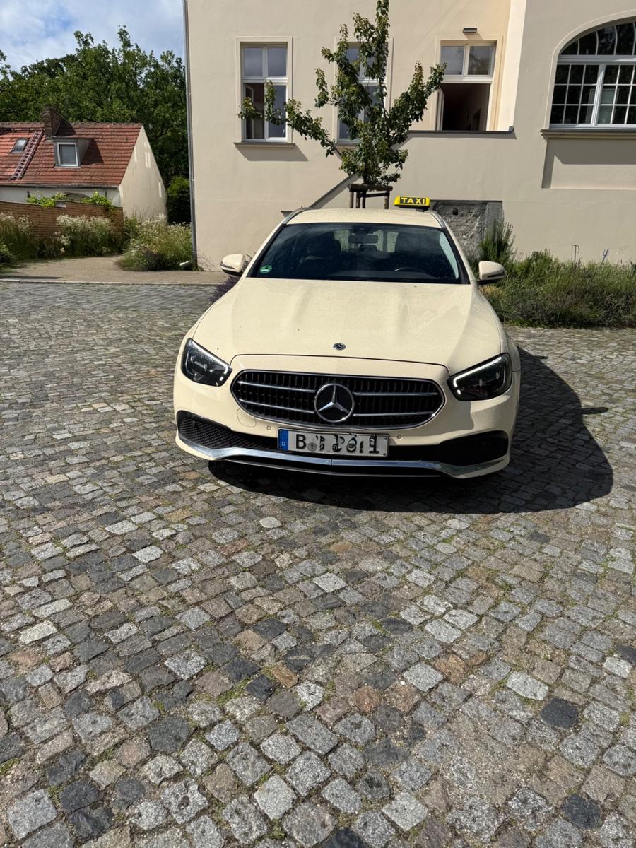 Mercedes-Benz E 220 d T Autom. -
