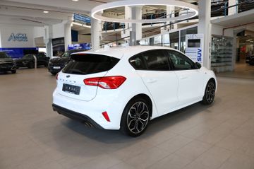 Fahrzeugabbildung Ford Focus Lim. ST-Line   Winterpaket/Navi/Alu/AHK