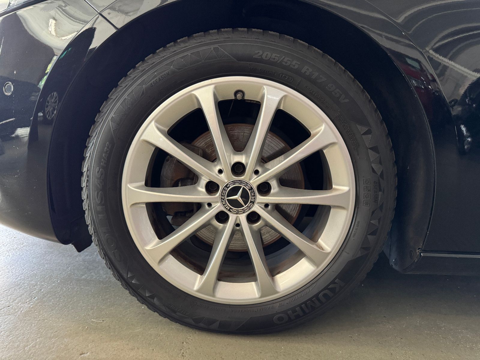 Fahrzeugabbildung Mercedes-Benz A 180 d PROGRESSIVE SPORTPAKET LED NAVI MBUX +