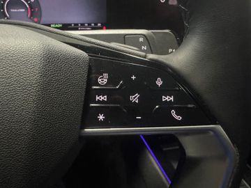 Audi Q3 TFSI 110 kW AHK*StHz*Panodach*