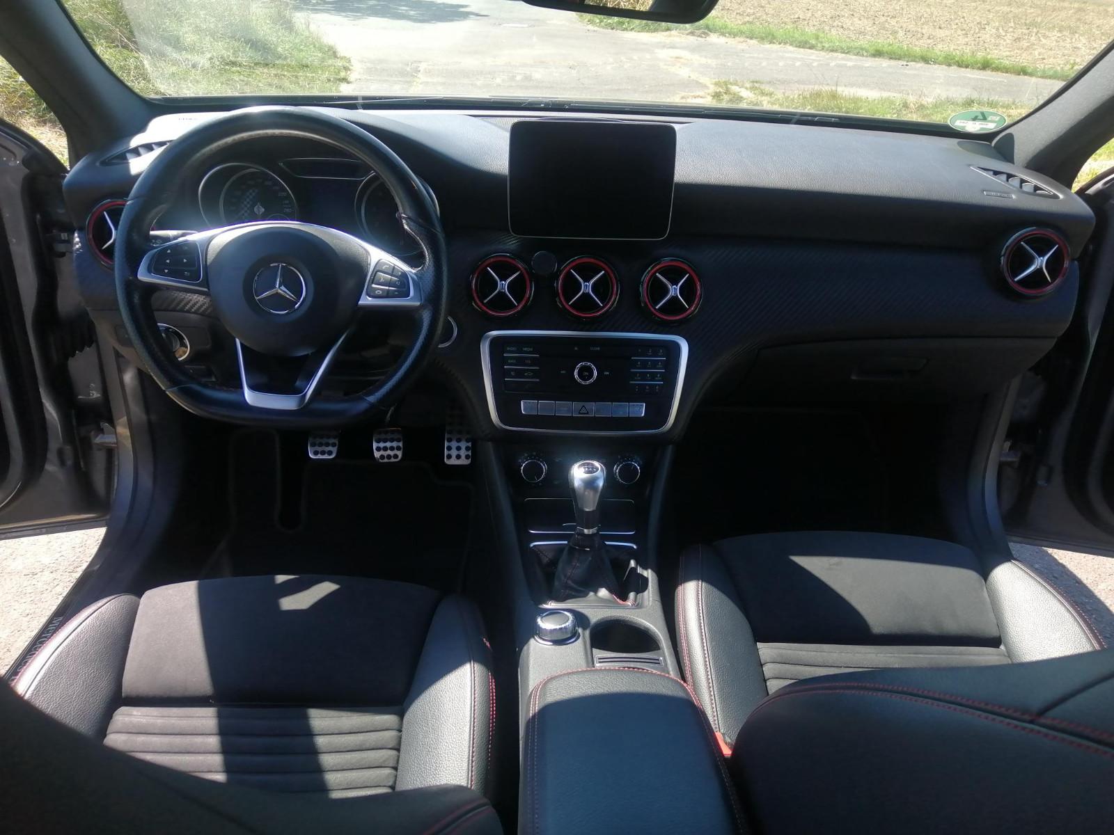Mercedes-Benz A 250 Sport AMG Spoiler 19" Felgen